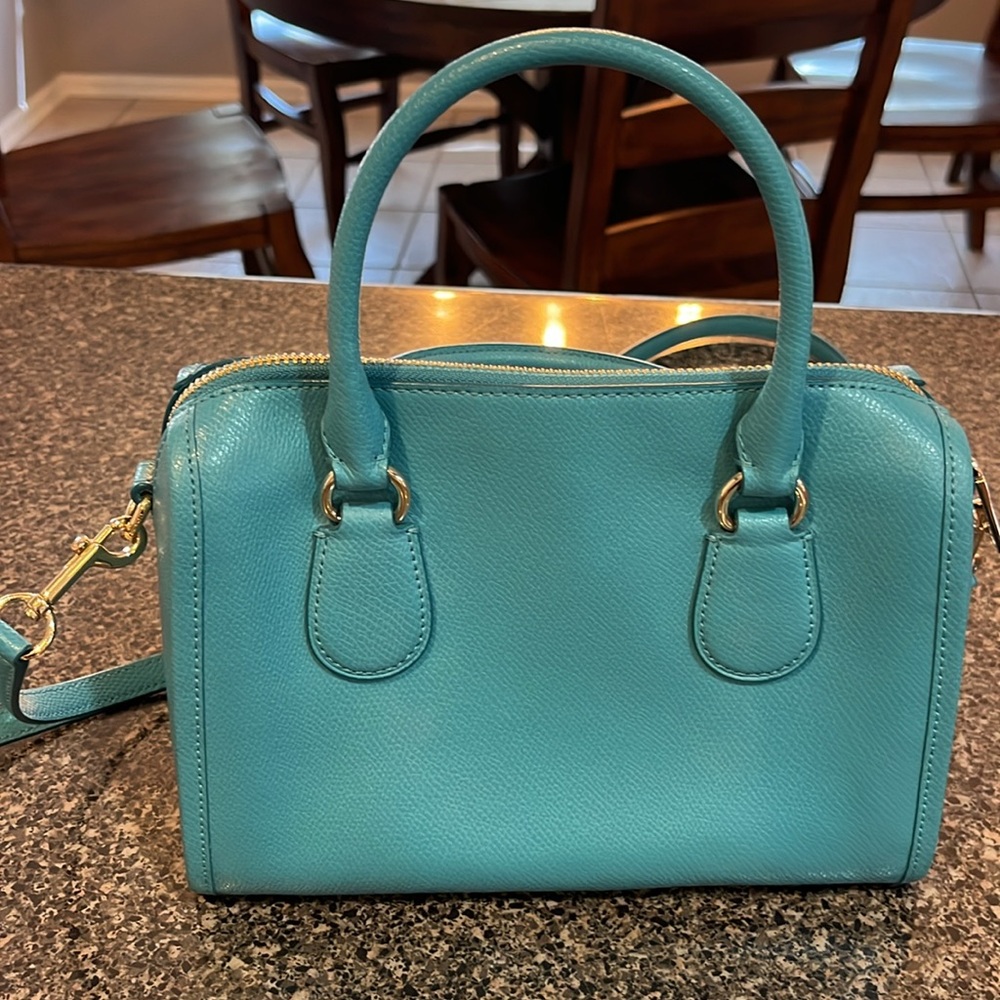 Coach bag styled with Crossbody also 2 in 1 bag lol - Picture 2 of 10